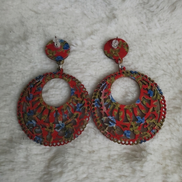 3/$15 New Red Wooden Floral Earrings - Picture 2 of 3